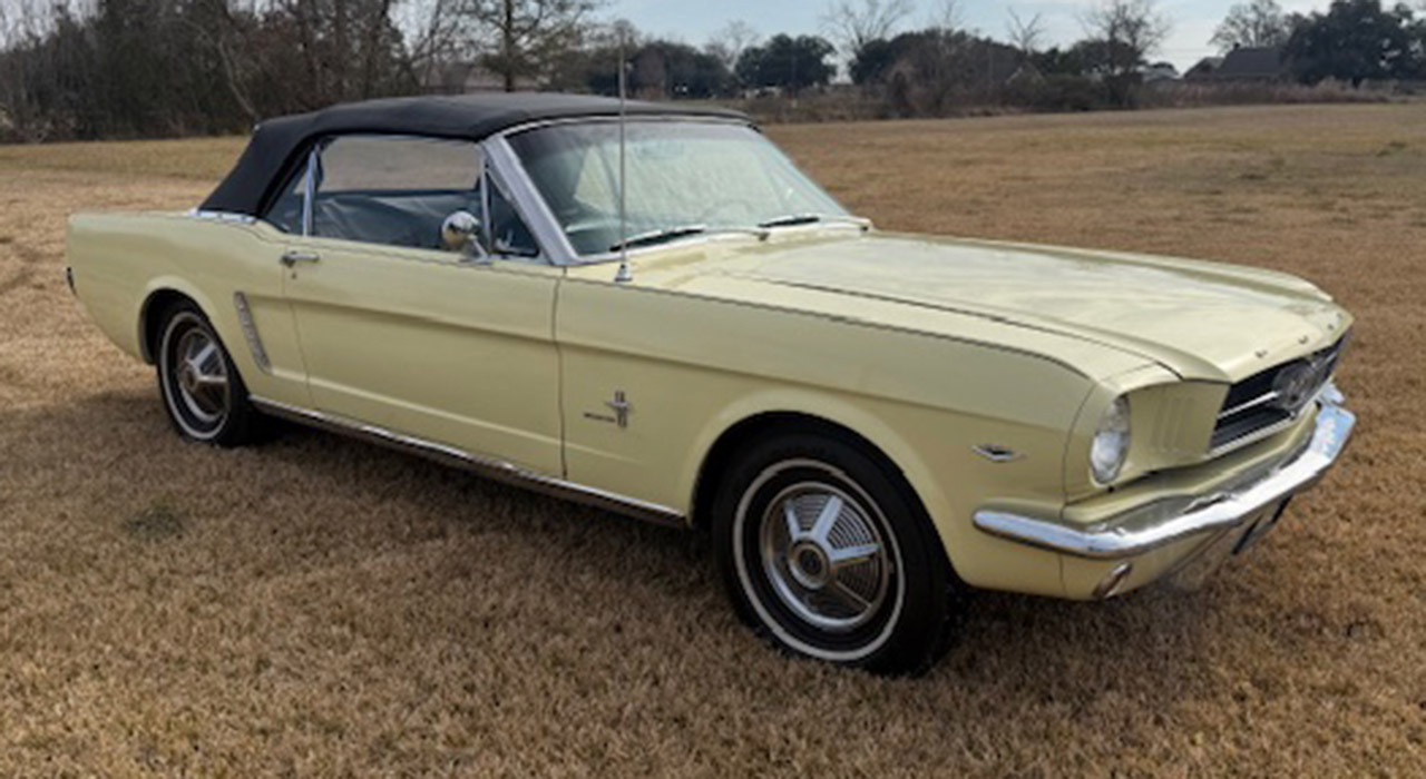 2nd Image of a 1965 FORD MUSTANG