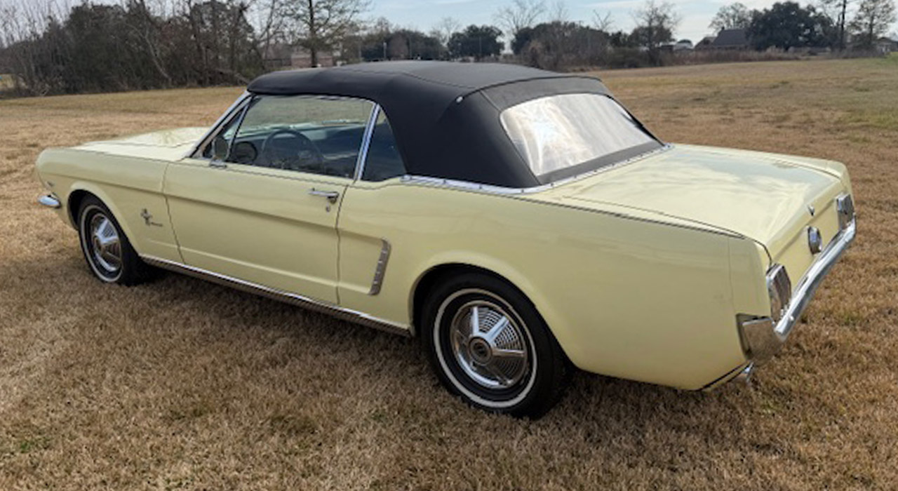 3rd Image of a 1965 FORD MUSTANG
