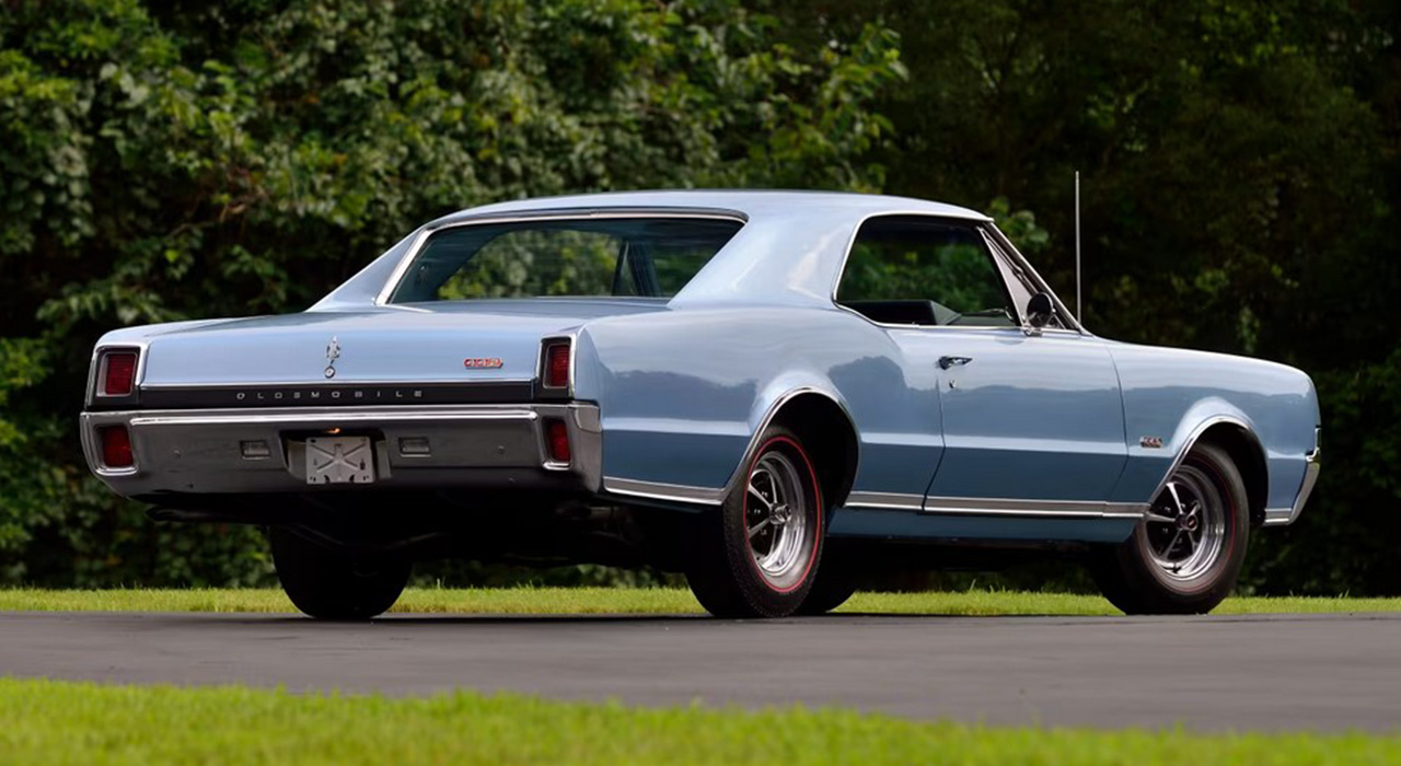 3rd Image of a 1967 OLDSMOBILE 442