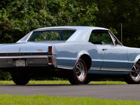 Image 4 of 17 of a 1967 OLDSMOBILE 442
