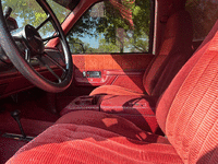 Image 6 of 9 of a 1993 GMC YUKON